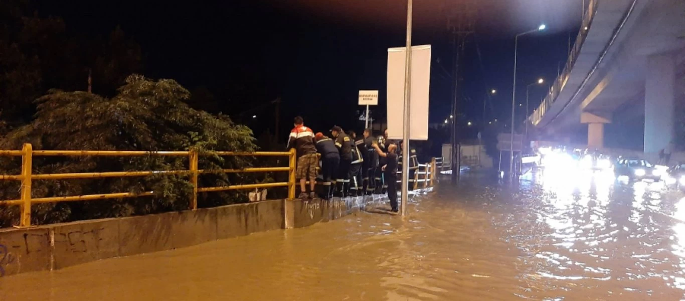 Θεσσαλονίκη: Εννέα διασώσεις από την πυροσβεστική λόγω κακοκαιρίας - 150 κλήσεις για άντληση υδάτων (φωτο)